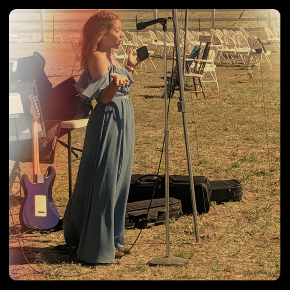 Beautiful Country Style Dress!👢